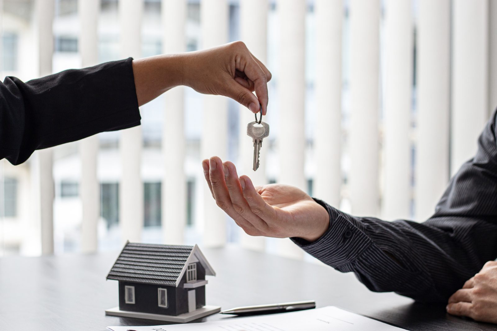 Overhandiging van huissleutels bij verkoop van een woning om het beste moment